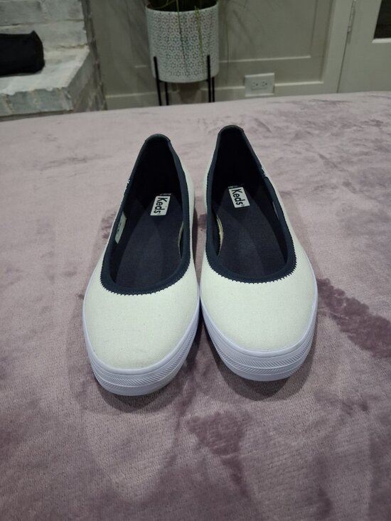 KEDS Shoes - KEDS WHITE Slip-Ons size 9
